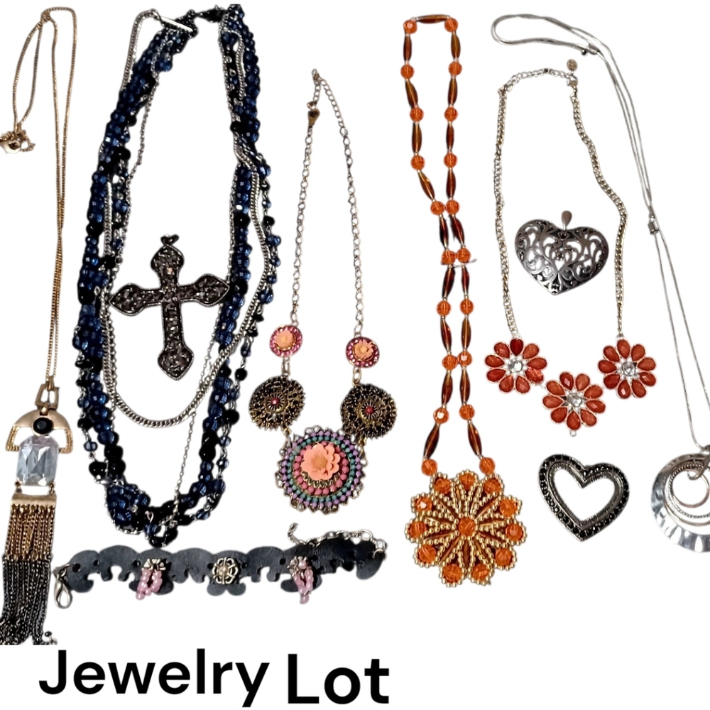 Big Vintage Jewelry Lot Signed Unsigned Vintage New Wearible Giid.